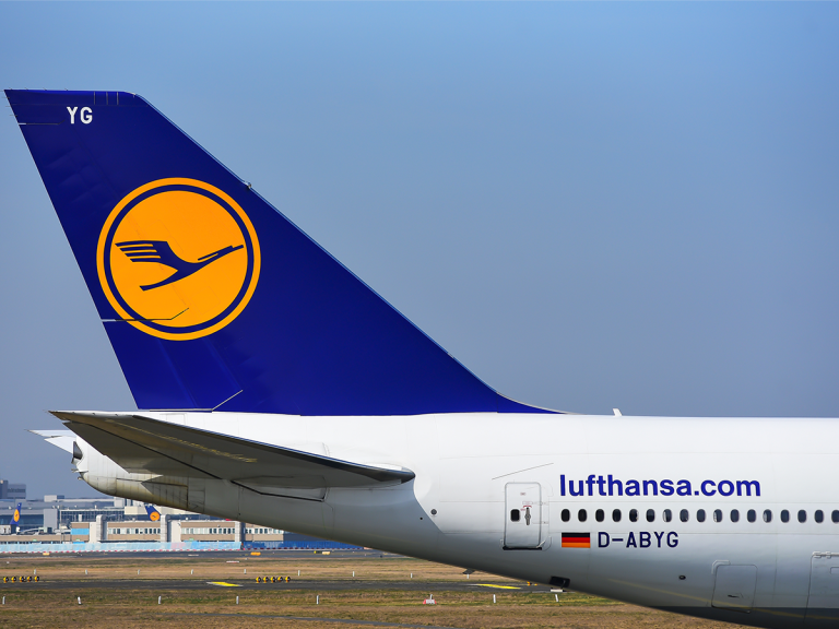 Lufthansa considering Delvag sale