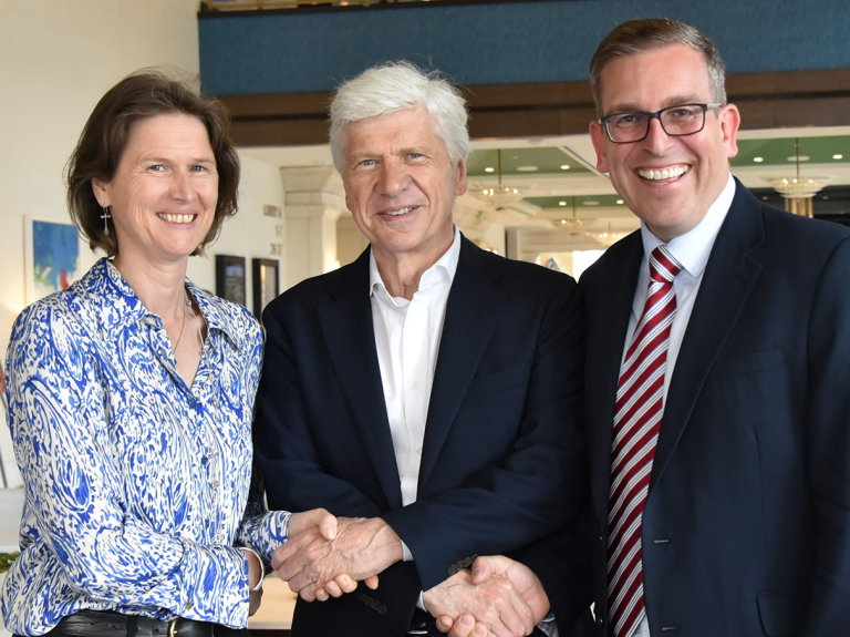 Munich Re, International SOS partner on pandemic policy